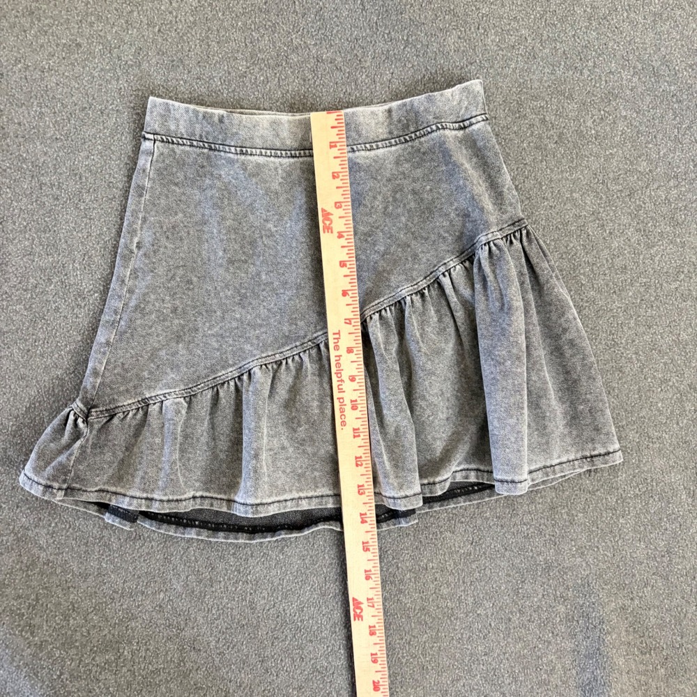 H&M Ruffle Hem Skirt Girls 8/10 Grey Excellent Acid Wash Asymmetrical Denim - Picture 5 of 8